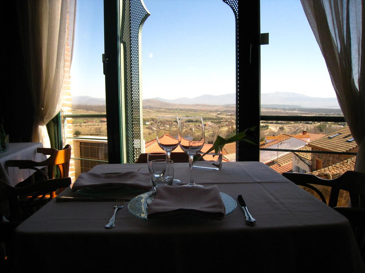 Hospederia El Arco Hotell Villavieja del Lozoya Exteriör bild