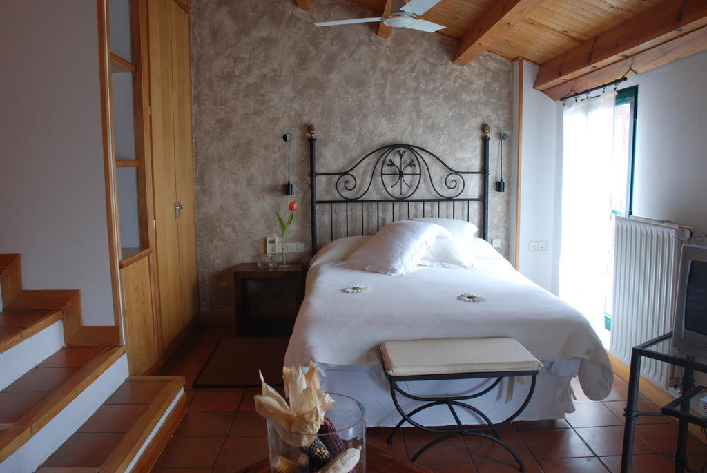 Hospederia El Arco Hotell Villavieja del Lozoya Exteriör bild