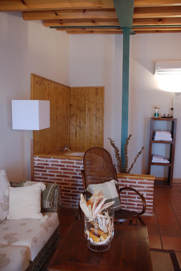 Hospederia El Arco Hotell Villavieja del Lozoya Exteriör bild